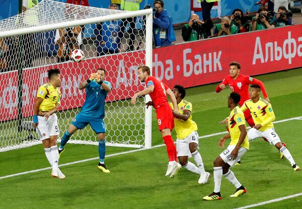 Оспина боксује испред капитена Енглеске Кејна Оспина боксује испред капитена Енглеске Кејна - Sputnik Србија