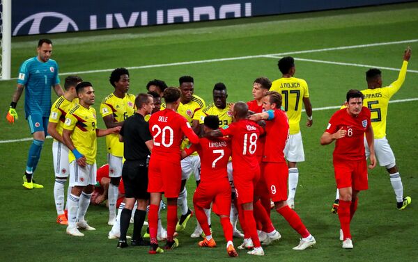 Koškanje u živom zidu između igrača Kolumbije i Engleske - Sputnik Srbija