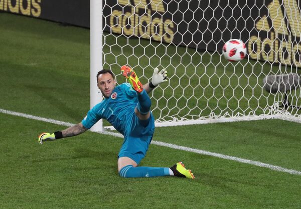 Ospina na jednu lopta na drugu stranu, posle šuta Kejna Ospina na jednu lopta na drugu stranu, posle šuta Kejna - Sputnik Srbija