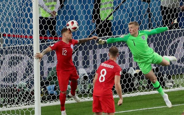 Trenutak kada lopta zavšrava u mreži Engleza posle udarca Mine u 93. minutu - Sputnik Srbija