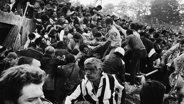 Navijači Juventusa na stadionu Hejsel uoči pada zida 29. maja 1985. - Sputnik Srbija