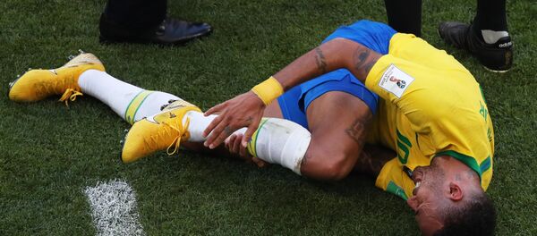 Фудбалер Бразила Нејмар на утакмици осмине финала Светског првенства у фудбалу против Мексика Фудбалер Бразила Нејмар на утакмици осмине финала Светског првенства у фудбалу против Мексика - Sputnik Србија