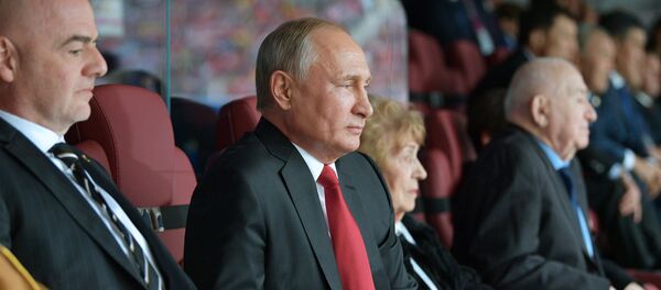 Владимир Путин у ложи током Мундијала Владимир Путин у ложи током Мундијала - Sputnik Србија