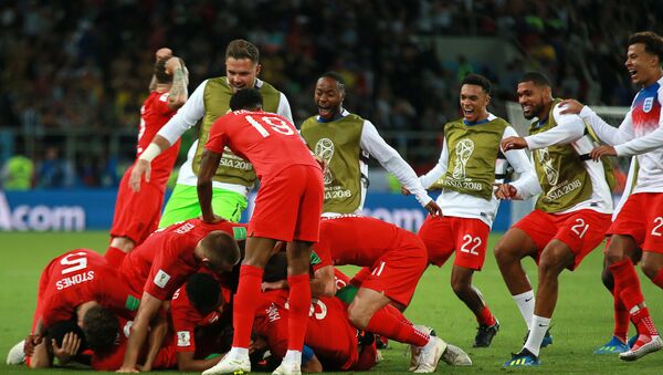 Фудбалери Енглеске након победе над репрезентацијом Колумбије на Светском првенству у фубалу - Sputnik Србија