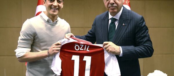 Месут Озил и Реџеп Тајип Ердоган - Sputnik Србија