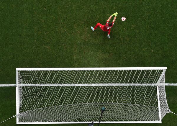 Golman Muslera pravi kardinalnu grešku posle šuta Grizmana Golman Muslera pravi kardinalnu grešku posle šuta Grizmana - Sputnik Srbija