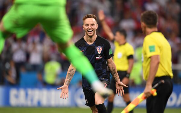 Ivan Rakitić proslavlja gol iz penala za pobedu nad Rusijom i plasman u polufinale - Sputnik Srbija