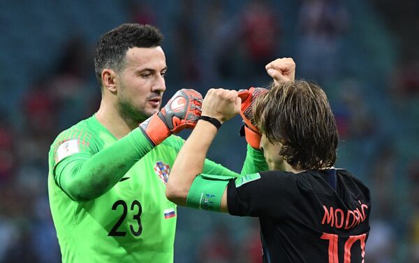 Luka Modrić i Danijel Subašić proslavljaju pobedu nad Rusijom i plasman u polufinale - Sputnik Srbija