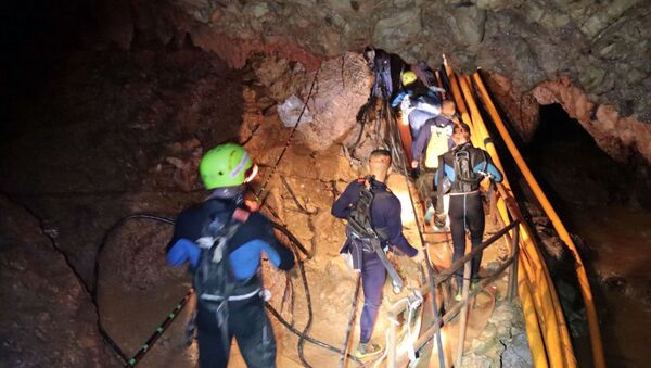 Тајланд: Два дечака спашена из пећине - Sputnik Србија