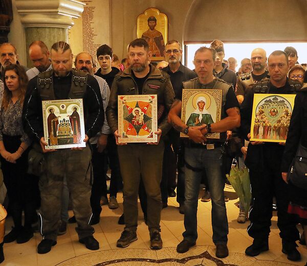 Liturgiji su prisustvovali i motoristi iz Rusije „Noćni vukovi“. Liturgiji su prisustvovali i motoristi iz Rusije „Noćni vukovi“. - Sputnik Srbija