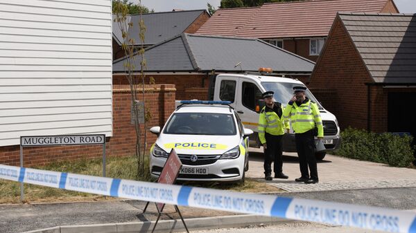 Полицајци испред куће жртава тровања нервним агенсом у Ејмсберију - Sputnik Србија