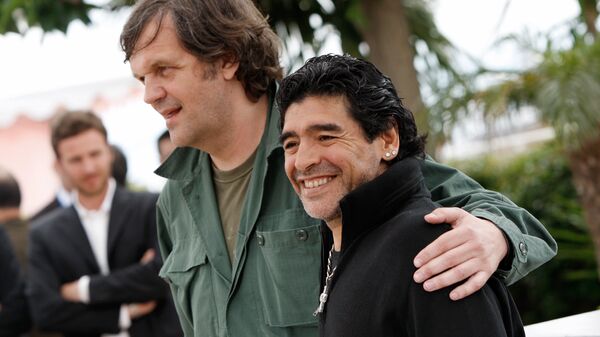 Emir Kusturica i Dijego Maradona na Kanskom festivalu 30. maja 2008. - Sputnik Srbija