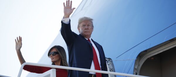 Председник САД Доналд Трамп са супругом Меланијом - Sputnik Србија