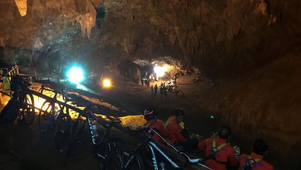 Спасиоци у пећини Тхам Луанг на Тајланду током спасавања дечака - Sputnik Србија
