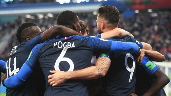 Francuzi proslavljaju gol za 1:0 - Sputnik Srbija