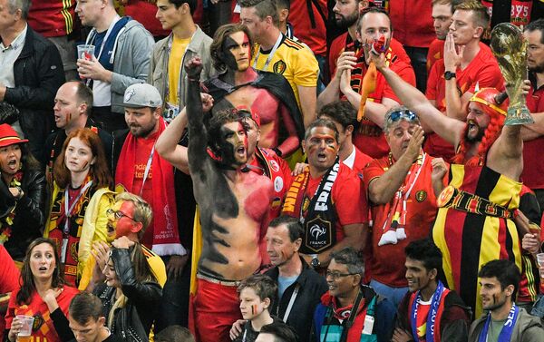 Navijači crvenih đavola i dalje veruju da nije sve gotovo i veruju da Belgijanci mogu do gola. - Sputnik Srbija