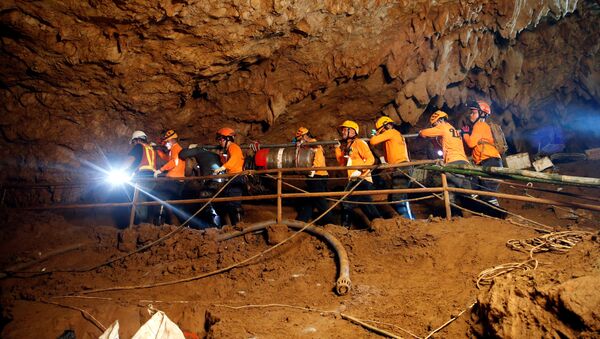 Спасиоци у пећини Тхам Луанг на Тајланду током операције извлачења заробљених дечака - Sputnik Србија