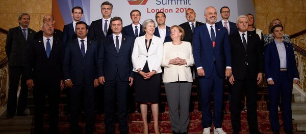 Групни портрет учесника Самита Западни Балкан у оквиру Берлинске иницијативе одржан у Лондону - Sputnik Србија