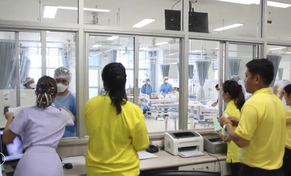 Pogled na bolničku sobu u kojoj su smešteni dečaci spaseni iz pećine Pogled na bolničku sobu u kojoj su smešteni dečaci spaseni iz pećine - Sputnik Srbija