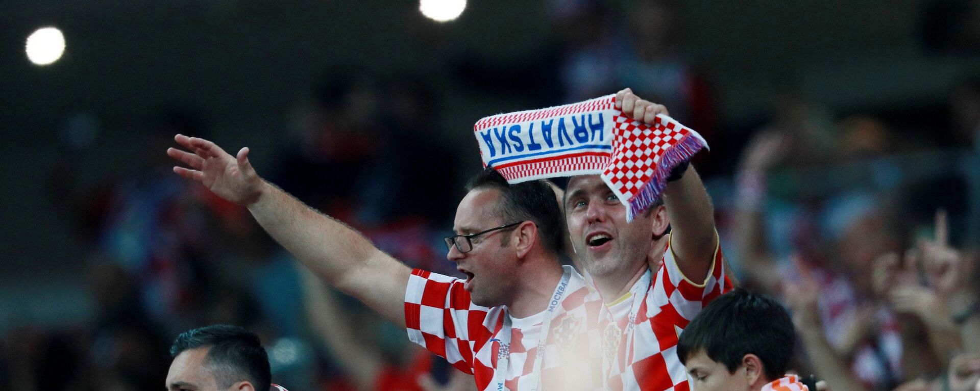 Navijači Hrvatske proslavljaju pobedu nad Engleskom i plasman u finale - Sputnik Srbija, 1920, 14.11.2021