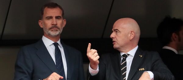 Краљ Шпаније Фелипе VI и председник ФИФА Ђани Инфантино на утакмици осмине финала Светског првенства у фудбалу између Шпаније и Русије - Sputnik Србија