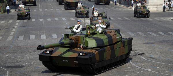 Војна парада у Паризу на Дан Бастиље - Sputnik Србија