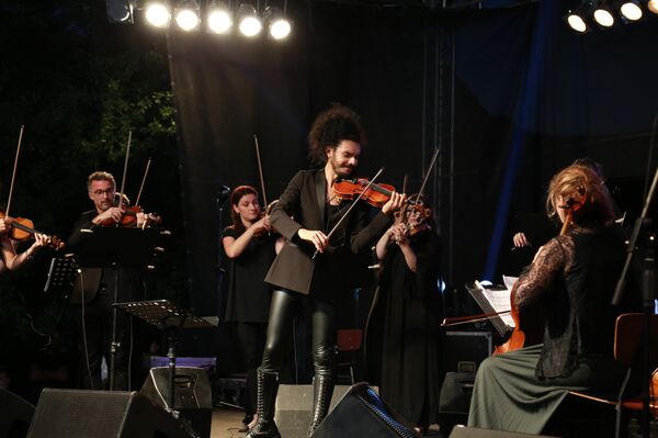 Немања Радуловић током наступа на отварању фестивала Бољшој - Sputnik Србија