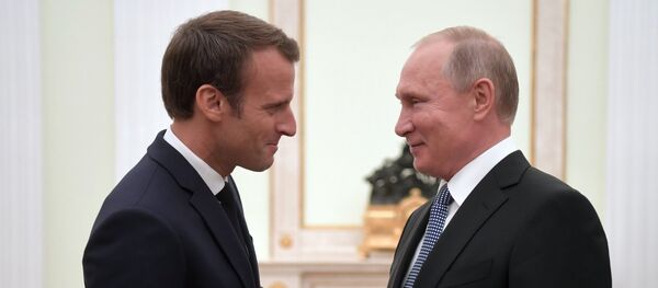 Владимир Путин и Емануел Макрон - Sputnik Србија