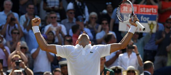 Новак Ђоковић прославља победу у финалу Вимблдона Новак Ђоковић прославља победу у финалу Вимблдона - Sputnik Србија