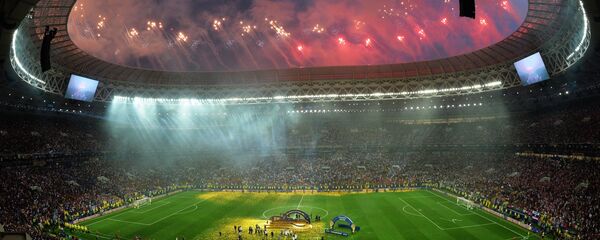 Veliki vatorment iznad stadina Lužniki posle dodele medalja. - Sputnik Srbija