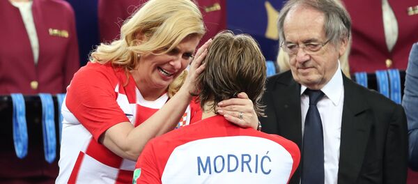 Колинда Грабар Китаровић честита Луки Модрићу Колинда Грабар Китаровић честита Луки Модрићу - Sputnik Србија
