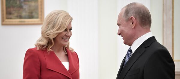 Predsednik Rusije Vladimir Putin i predsednica Hrvatske Kolinda Grabar Kitarović na sastanku u Kremlju - Sputnik Srbija