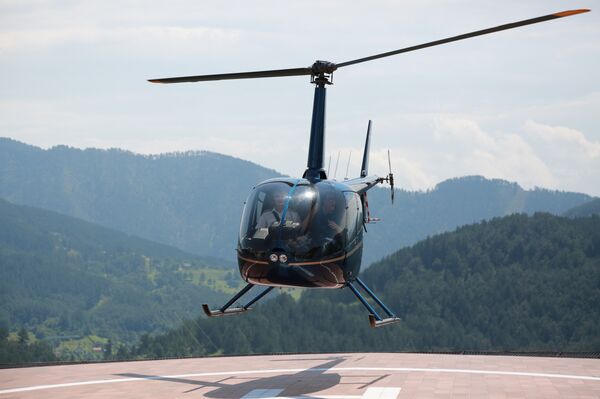 Денис Мацујев хеликоптером стиже на Мећавник - Sputnik Србија