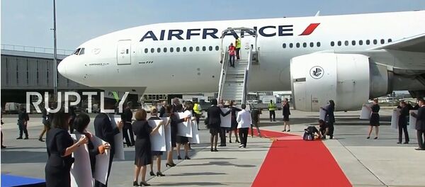 Француски фудбалери, шампиони света, стижу у Париз - Sputnik Србија