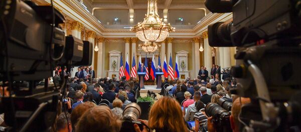 Доналд Трамп и Владимир Путина на конференцији за медије у Хелскинкију - Sputnik Србија