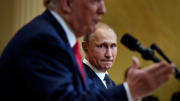 Vladimir Putin i Donald Tramp na konferenciji za medije u Helsinkiju - Sputnik Srbija