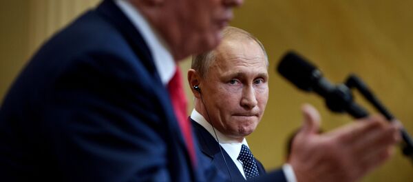 Владимир Путин и Доналд Трамп на конференцији за медије у Хелсинкију - Sputnik Србија