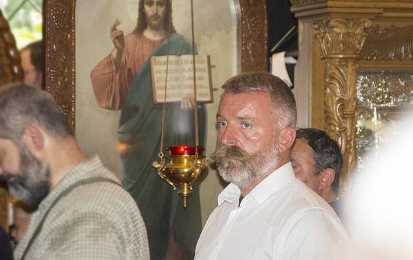 Боро Ђукић, протерани почасни руски конзул у Црној Гори присутвовао је литургији у храму Свете Тројце - Sputnik Србија