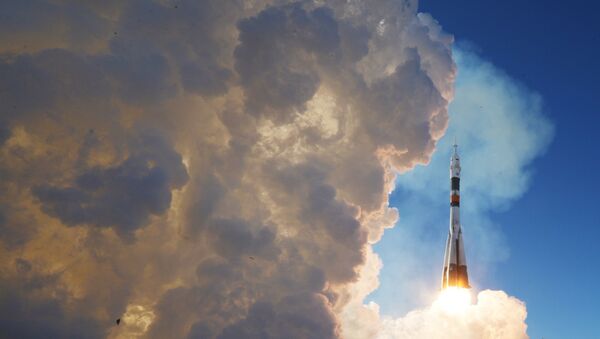 Lansiranje rakete-nosača Sojuz FG sa transportnim brodom Sojuz MS-07 sa kosmodroma Bajkonur - Sputnik Srbija