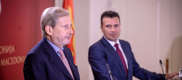 Јоханес Хан и Зоран Заев - Sputnik Србија