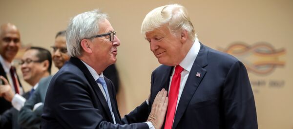Председник САД Доналд Трамп и председник ЕК Жан-Клод Јункер на самиту Г20 Председник САД Доналд Трамп и председник ЕК Жан-Клод Јункер на самиту Г20 - Sputnik Србија