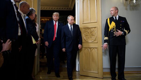 Donald Tramp i Vladimir Putin na samitu u Helsinkiju - Sputnik Srbija