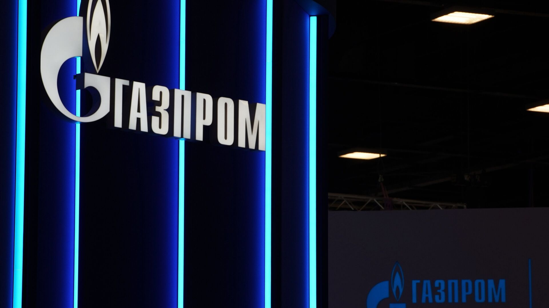 Лого компаније Гаспром на Петербуршком међународном економском форуму - Sputnik Србија, 1920, 03.12.2021
