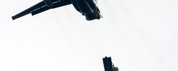 Desant tenka iz aviona IL-76 - Sputnik Srbija