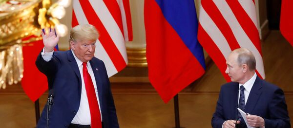 Председници САД и Русије, Доналд Трамп и Владимир Путин, на конференцији за медије у Хелсинкију Председници САД и Русије, Доналд Трамп и Владимир Путин, на конференцији за медије у Хелсинкију - Sputnik Србија