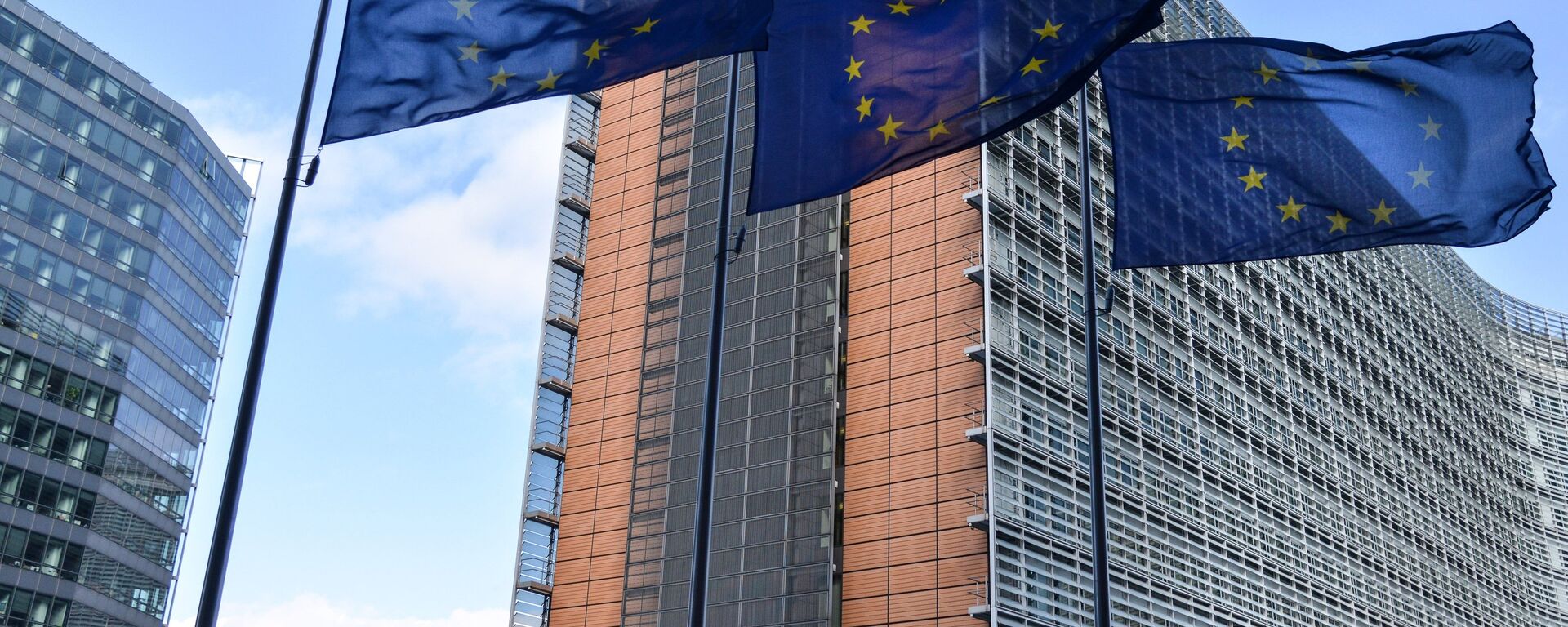 Zastave Evropske unije ispred sedišta EU u Briselu - Sputnik Srbija, 1920, 11.03.2022