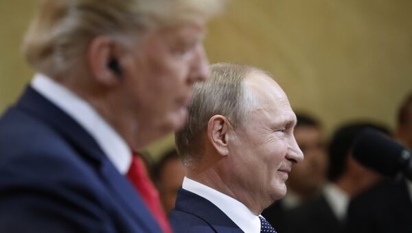 Predsednici SAD i Rusije, Donald Tramp i Vladimir Putin, na zajedničkoj konferenciji za medije nakon sastanka u Helsinkiju. - Sputnik Srbija