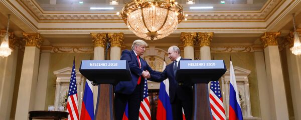 Predsednici SAD i Rusije, Donald Tramp i Vladimir Putin, na sastanku u Helsinkiju - Sputnik Srbija