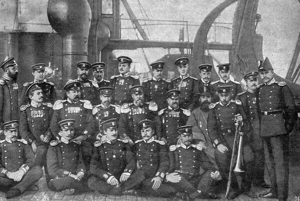 Oficiri I klase krstarice Dmitrij Donski za vreme Cusimskog pohoda Oficiri I klase krstarice Dmitrij Donski za vreme Cusimskog pohoda - Sputnik Srbija