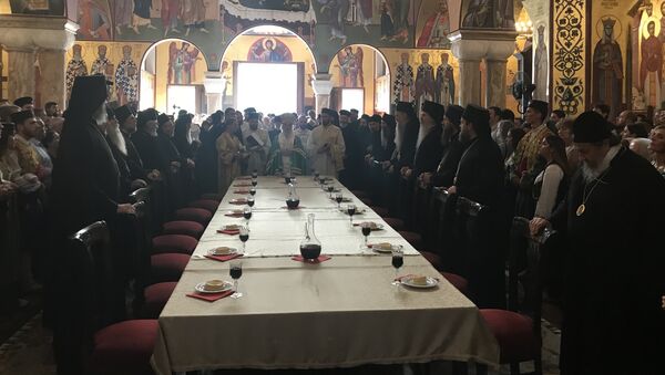 Srpski patrijarh Irinej sa sveštenstvom i vernicima u Sabornom hramu u Podgorici - Sputnik Srbija